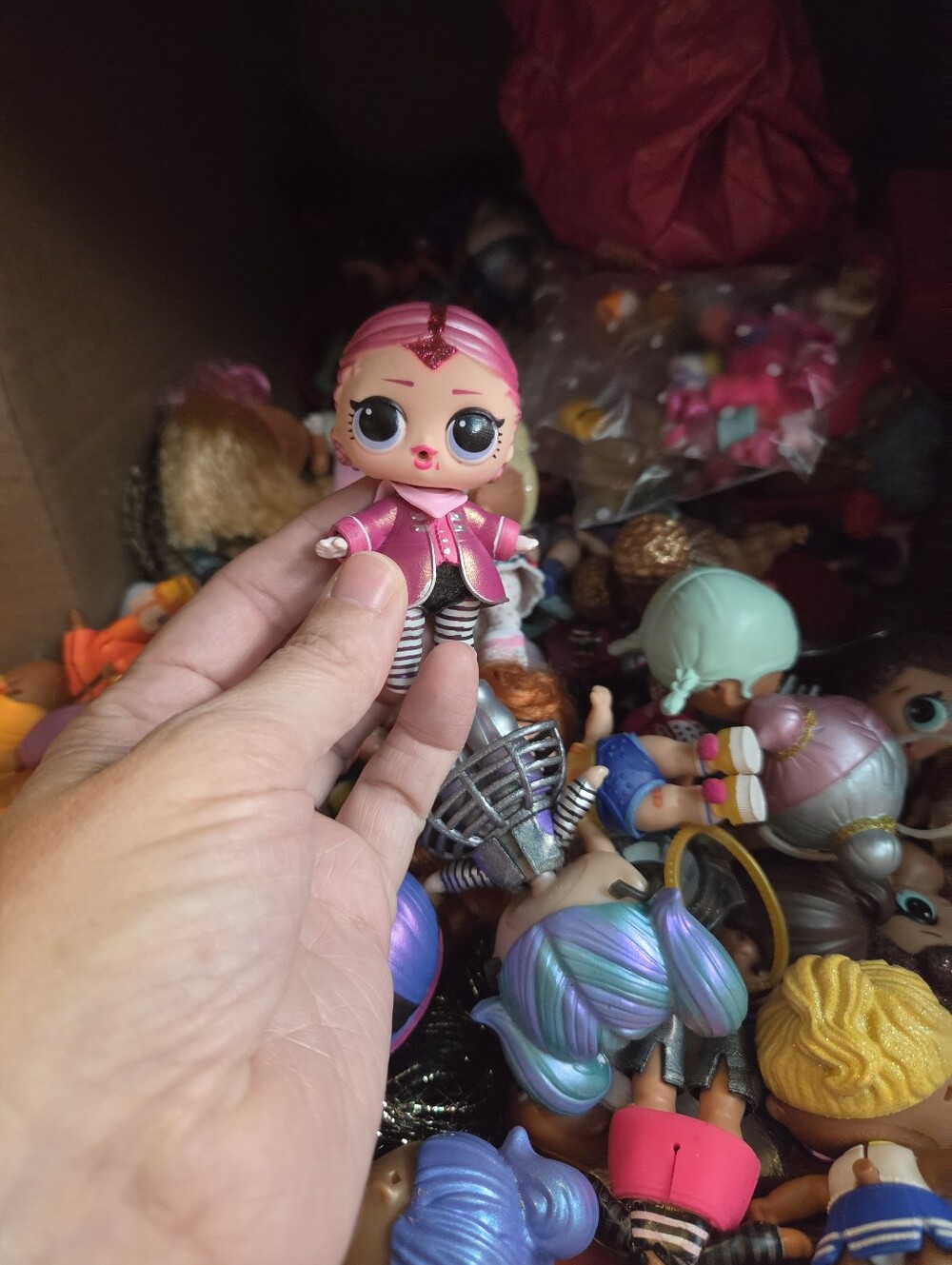 Massive Box Of L.O.L Dolls - Picture 6 of 9